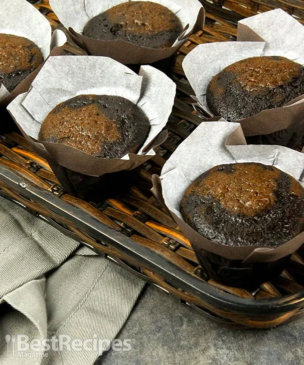 Chocolate-applesauce-muffins