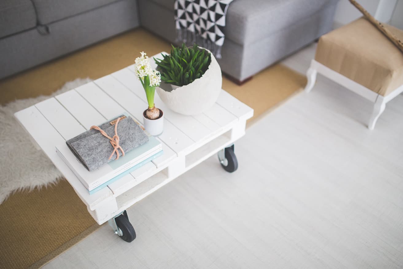 table-white-home-interior