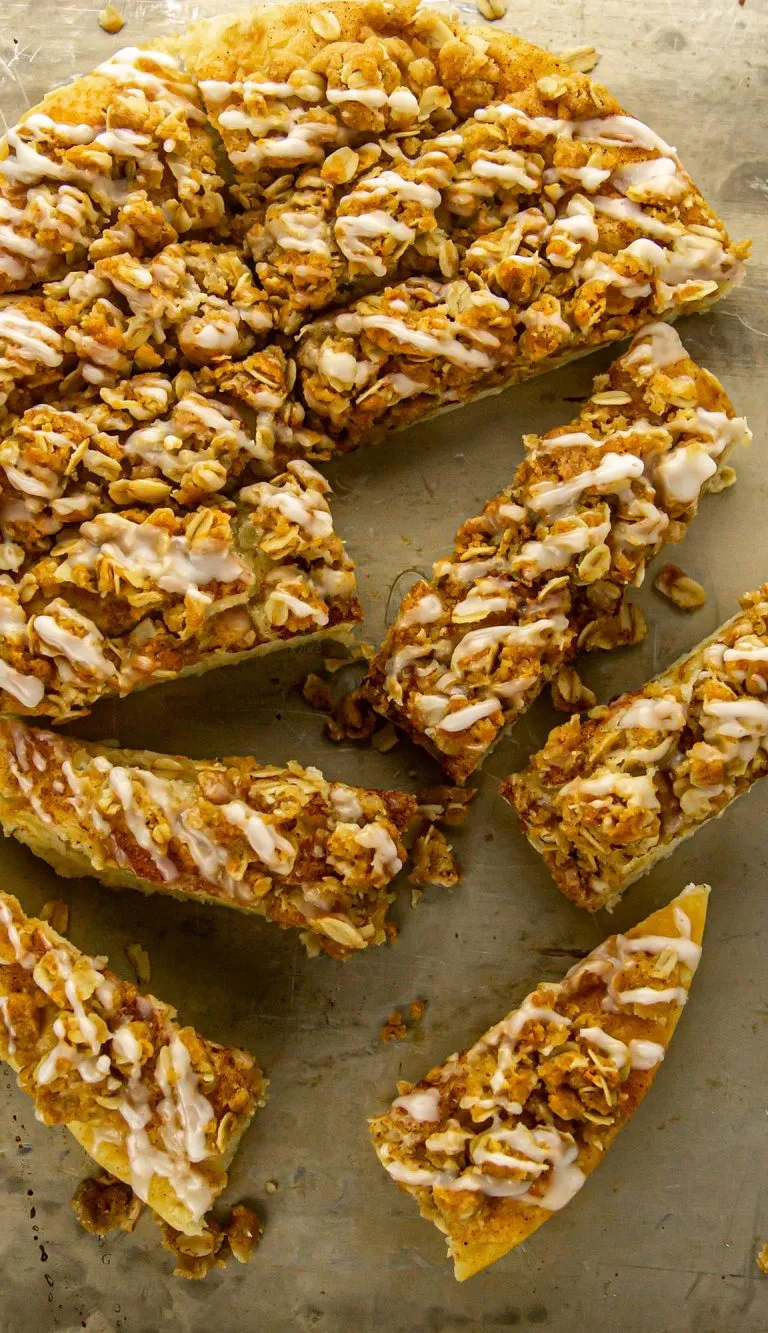 Air Fryer Cinnamon Streusel Pizza